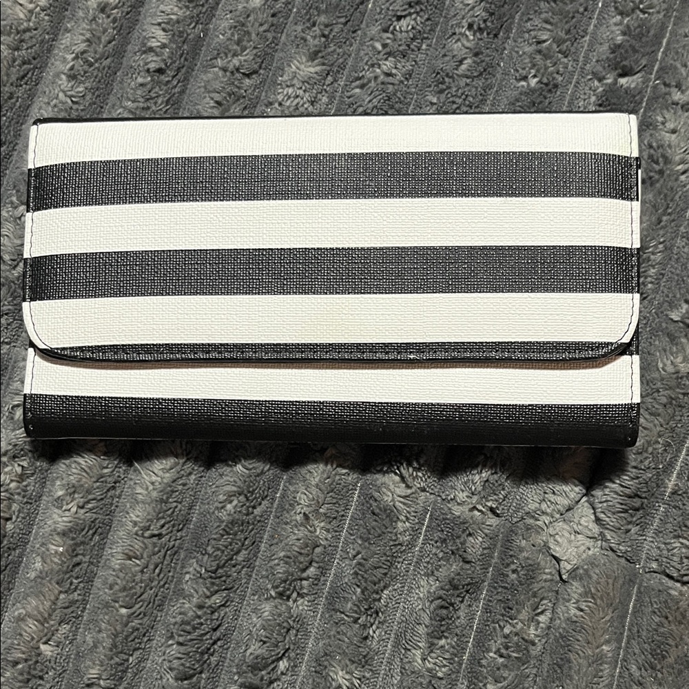 Kut from the Kloth Black & White Wallet New